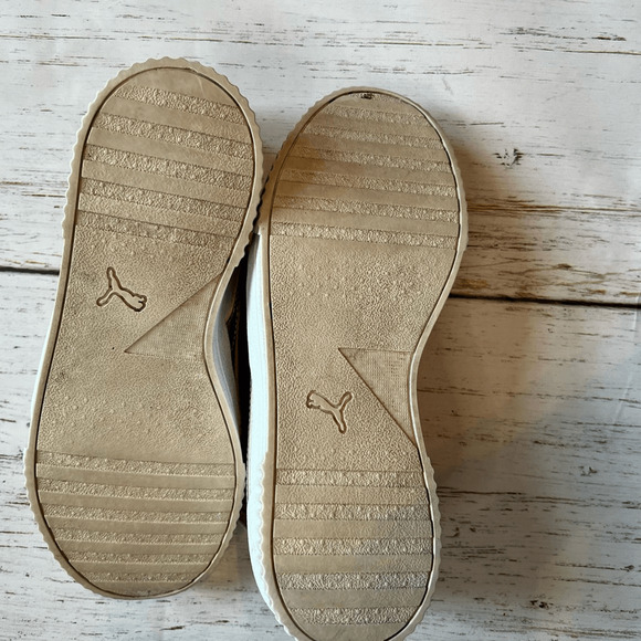 Puma  Carina white casual low top lace up sneakers Women’s Size 7 - Picture 8 of 10